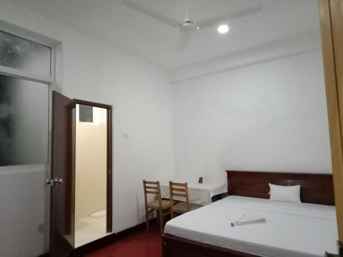 Hotel Yelona เคแกล ภายนอก รูปภาพ