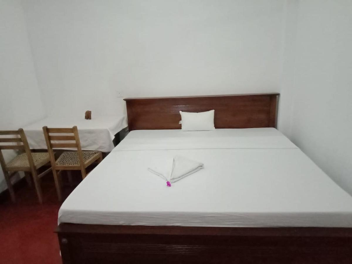 Hotel Yelona เคแกล ภายนอก รูปภาพ