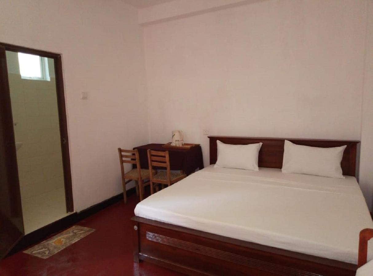 Hotel Yelona เคแกล ภายนอก รูปภาพ