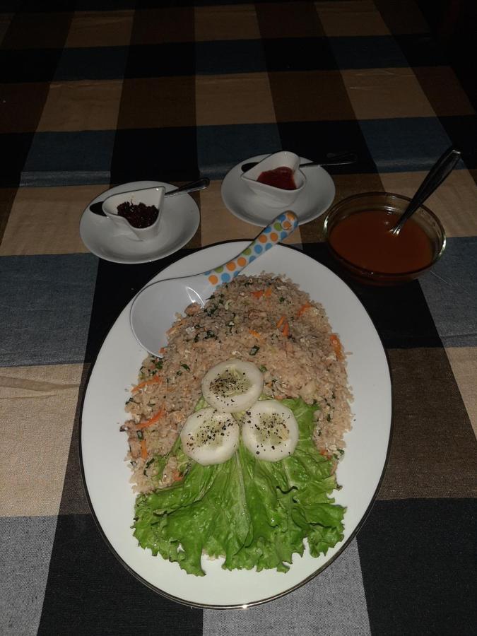 Hotel Yelona เคแกล ภายนอก รูปภาพ