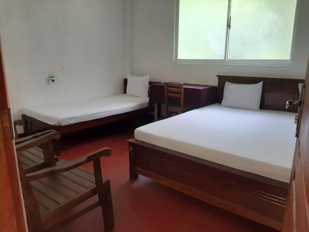 Hotel Yelona เคแกล ภายนอก รูปภาพ
