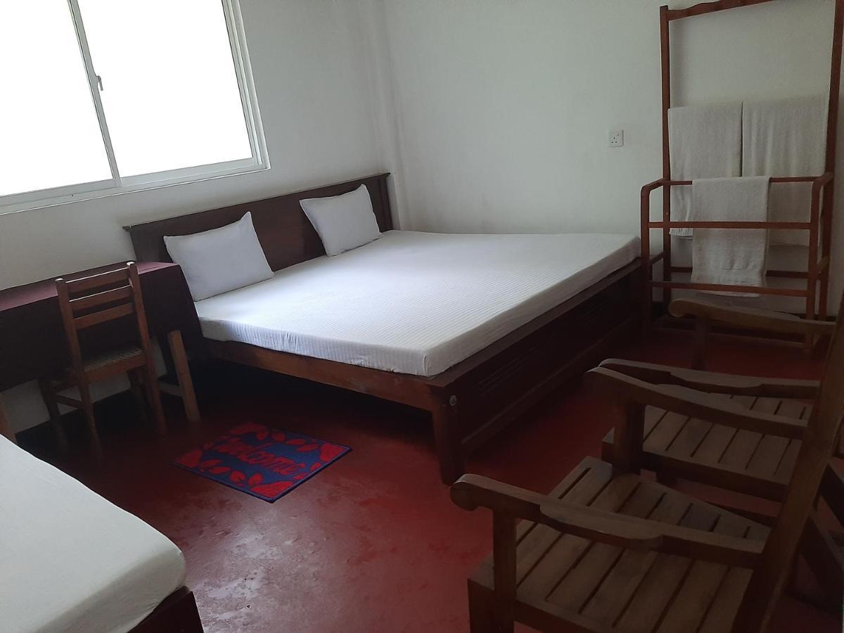 Hotel Yelona เคแกล ภายนอก รูปภาพ